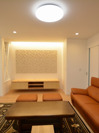 明るい雰囲気の中で暖かく、安心を備えた住まい